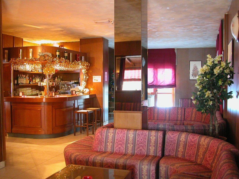 Hotel Miravalle Oulx エクステリア 写真